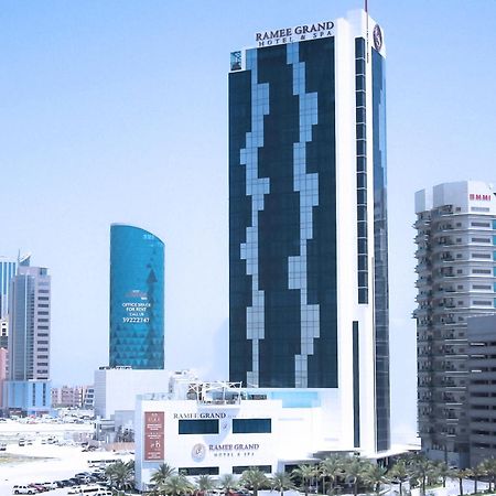 Ramee Grand Hotel And Spa Manama Eksteriør billede The hotel in 2011
