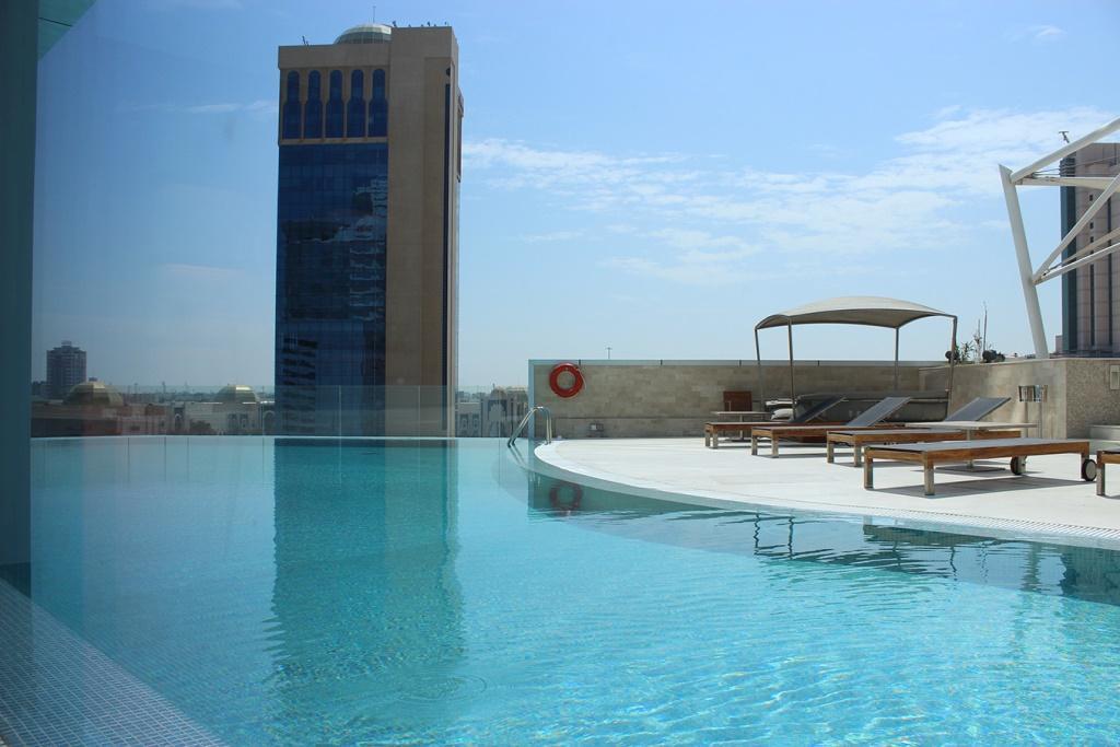 Ramee Grand Hotel And Spa Manama Eksteriør billede The pool at the hotel