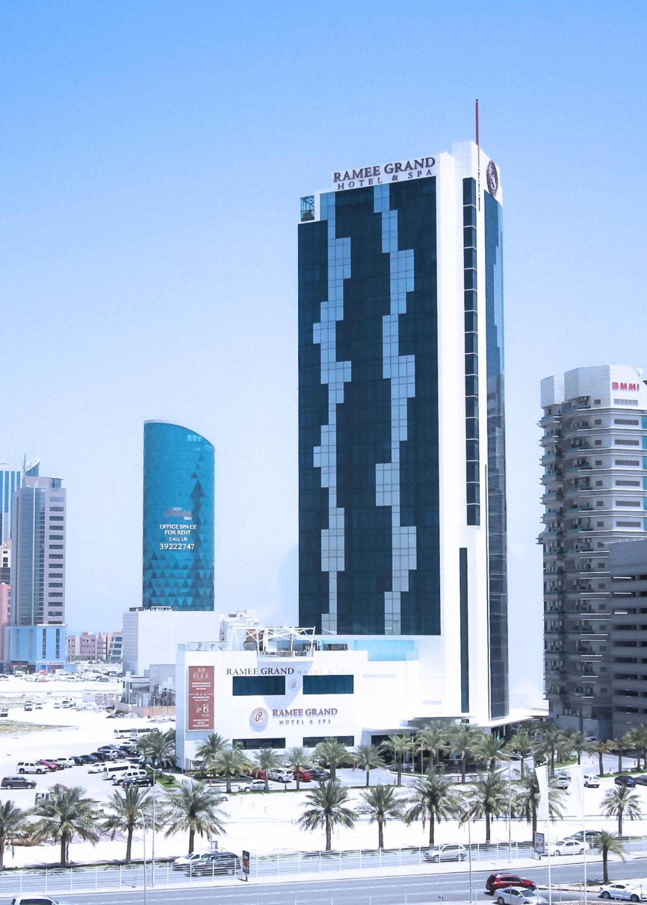 Ramee Grand Hotel And Spa Manama Eksteriør billede The hotel in 2011