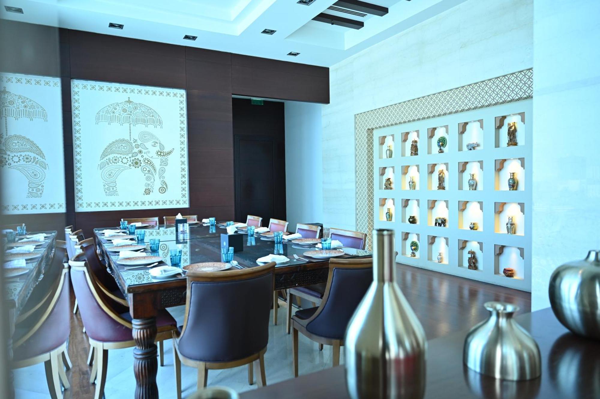 Ramee Grand Hotel And Spa Manama Eksteriør billede The interior of the restaurant