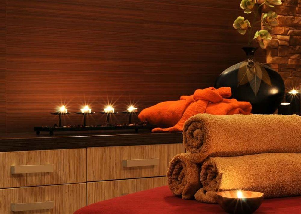 Ramee Grand Hotel And Spa Manama Eksteriør billede A spa