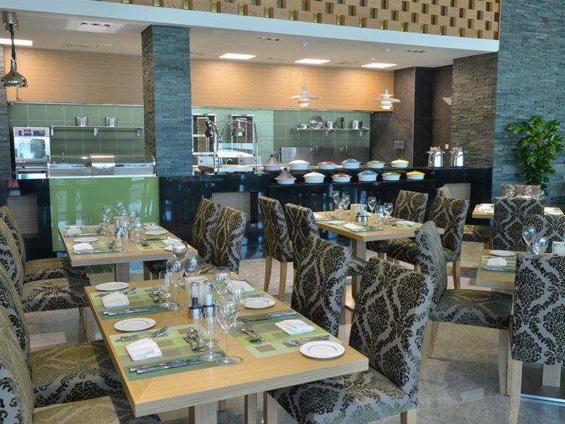 Ramee Grand Hotel And Spa Manama Eksteriør billede The restaurant