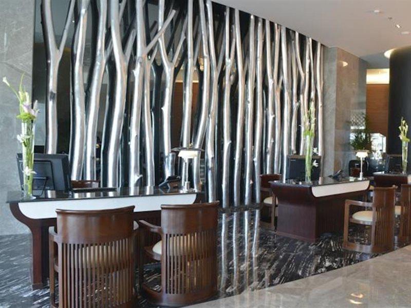 Ramee Grand Hotel And Spa Manama Eksteriør billede The lobby of the hotel