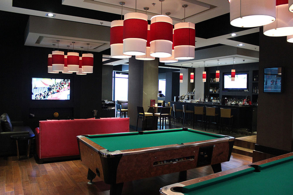 Ramee Grand Hotel And Spa Manama Eksteriør billede The Sports Bar at the Toronto International Centre